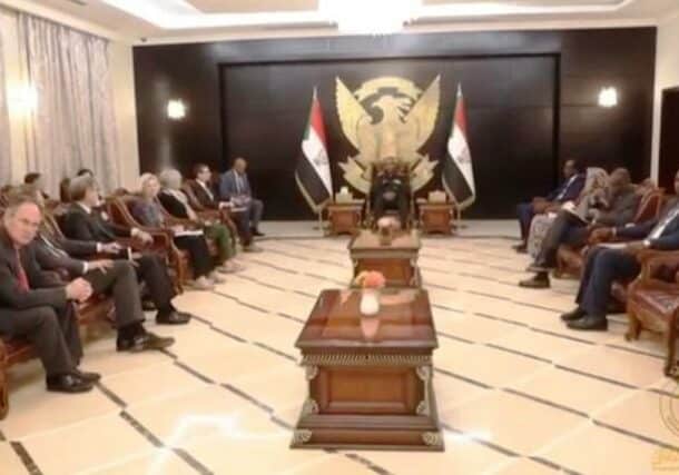 البرهان يتلقى مبعوثي دول الاتحاد الاوربي والتروكيا