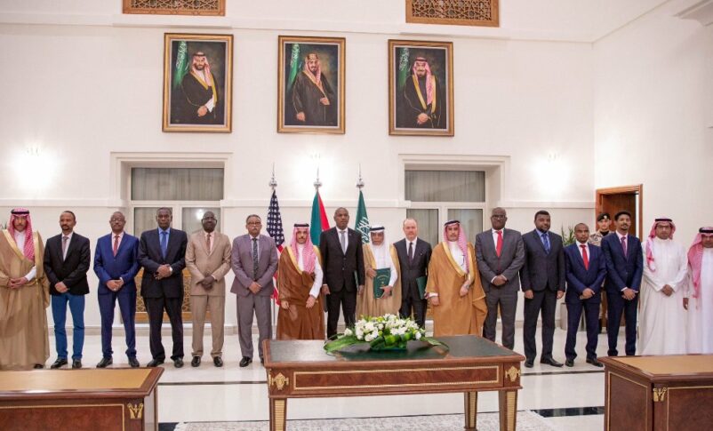 Saudi foreign minister, US and Saudi ambassadors pose with the representatives of the SAF and RSF in Jeddah after the signing of the humanitarian truce on May 21, 2023