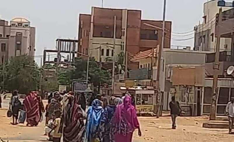 Women flee Abu Rouf neighbourhood of Omudrman on Tuesday August 8, 2023
