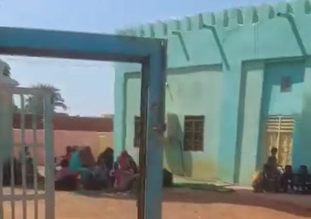 النازحين من تمبول وصلوا الى مدينة رفاعة وتم استقبالهم في المباني العامة في 22 اكتوبر 2024