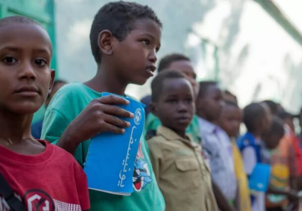 الاطفال في السودان من ضحايا الحرب الدائرة منذ عامين تقريبا.