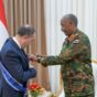 «البرهان» يمنح سفيري تركيا ومصر في السودان وسام النيلين