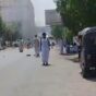 محتجون يغلقون شارعًا رئيسيًا في بورتسودان بعد مقتل شاب بـ«طريقة بشعة»